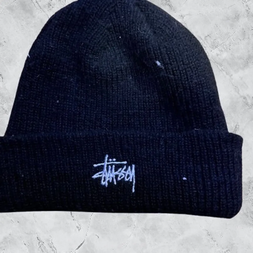 Säljer min nya stussy mössa nästan aldrig använd!. Accessoarer.