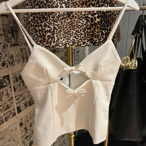 Zara topp - Säljer min zara topp som är använd en gång, st Xs 