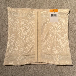 Oanvänd korsett topp  - Oanvänd korsett topp från zalando! 