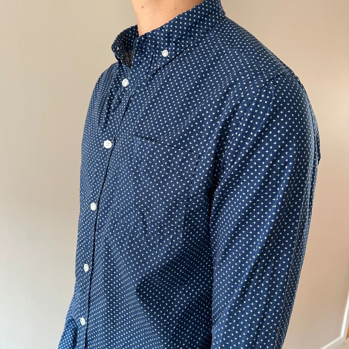 Blåmönstrad skjorta - 90