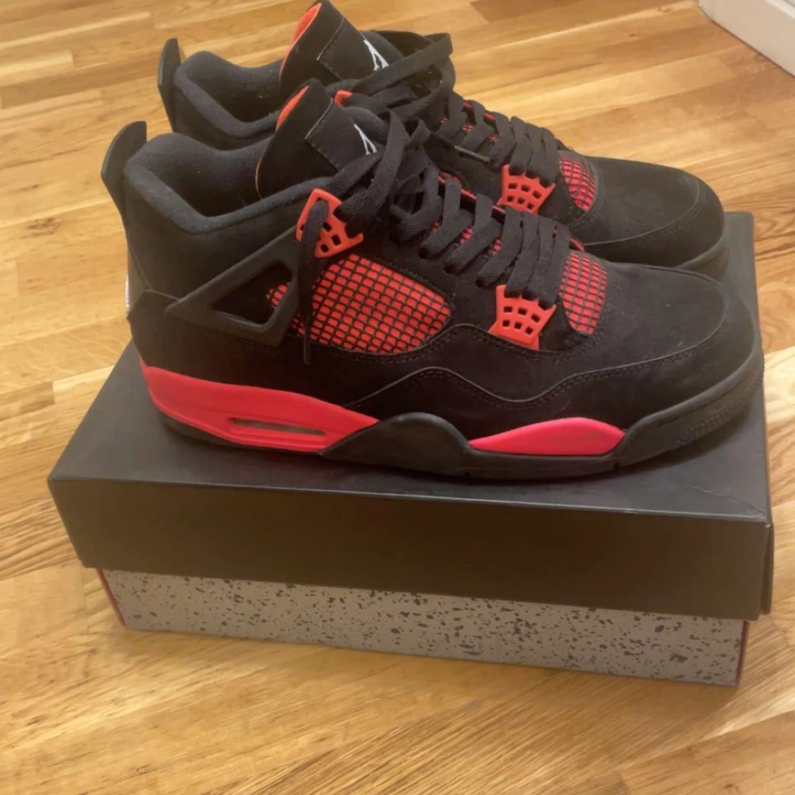 Jordan 4 red thunders
