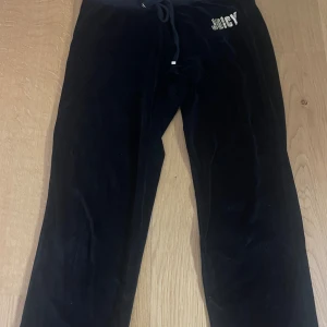 Juicy couture mjukis byxor  - Säljer då den inte kommer till användning 