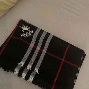 Ny lång halsduk  - Jätte fin 500kr