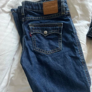 Levis noughties bootcut  - Levis i storlek 27 använda fåtal gånger i super skick!! Bootcut modellen!