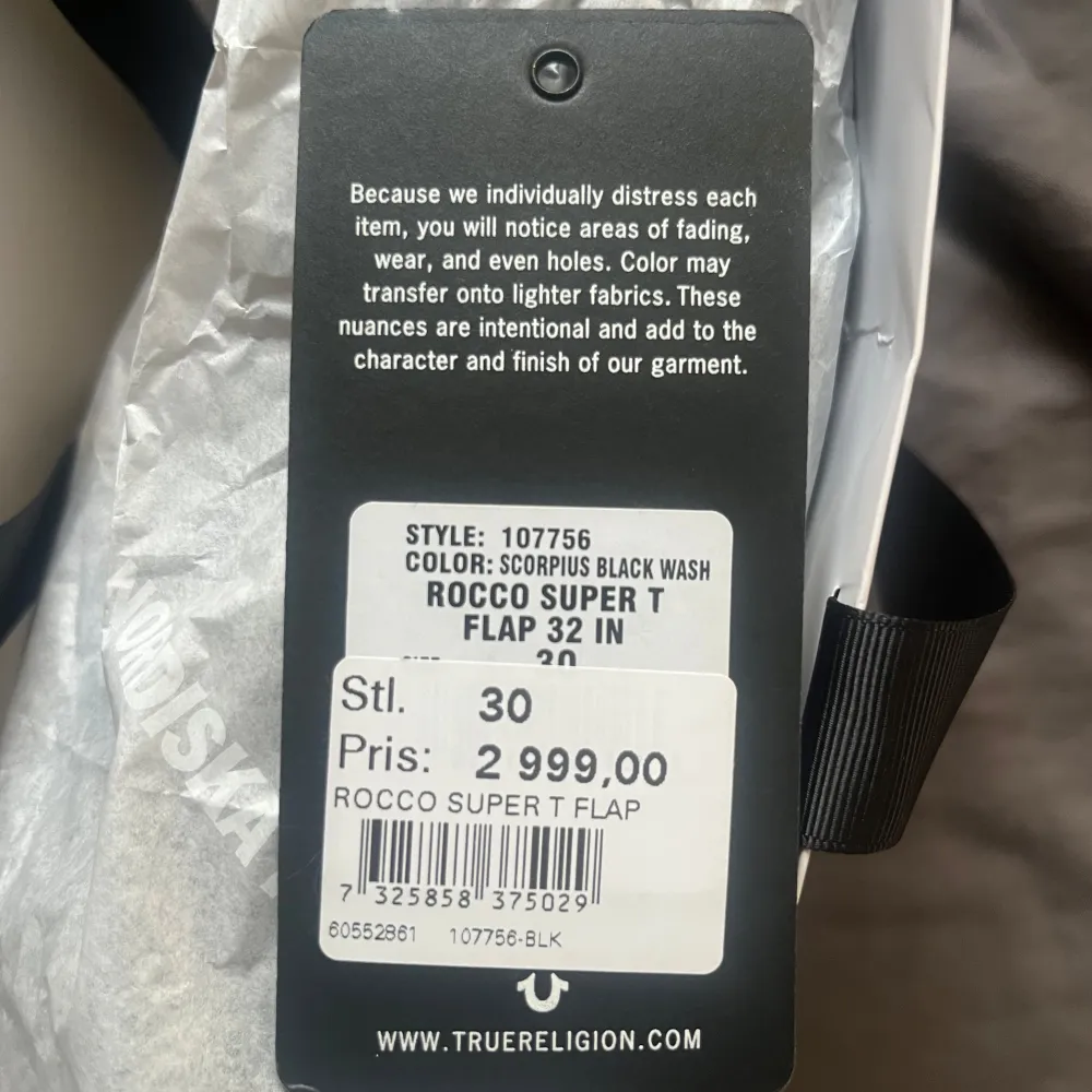 Säljer ett par true religion jeans nästan helt nya använt ksk 3 gånger säljer pågrund av att jag köpte andra trueis st 30 ny pris 2999kr. Jeans & Byxor.