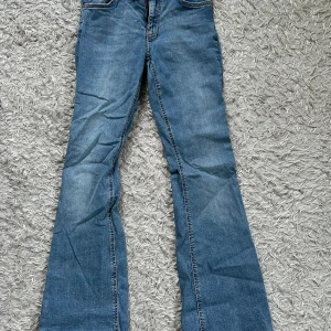 Jeans  - Lågmidjade bootcut jeans från Gina, inte kommit till så mycket användning💕
