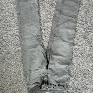 Jeans - Raka jeans från Gina