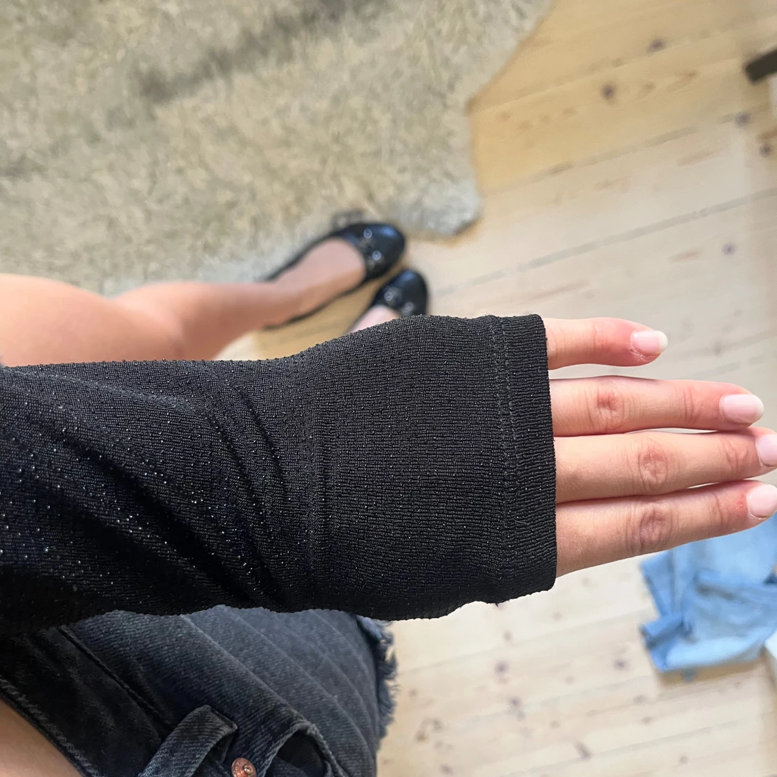 Helt ny glittrig svart festtröja  - 91