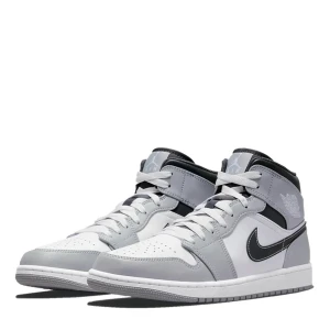 Jordan skor Air Jordan 1 Mid 'Light Smoke Grey Anthracite' - Mycket bra skick, används en gång, säljer dem för de bara har stått hemma. Om ni vill ha bild på den fråga. Orginal pris 3000 PRIS KAN DISKITERAS VID SNABB AFFÄR.