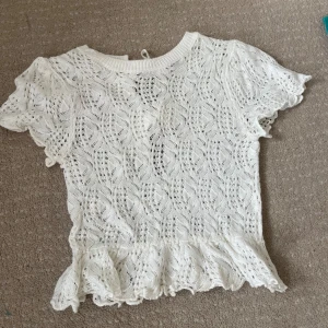 Söt topp - Jättesöt liten topp ifrån hm som inte kommer till användning. Skriv för fler bilder 💓