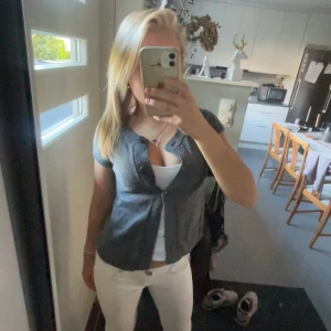 Kortärmad kofta  - Säljer min kofta som jag köpt i Italien då den inte kommer till använd storlek 146 men passar mig som har xs-s inga defekter skriv vid frågor eller fler bilder 🩷