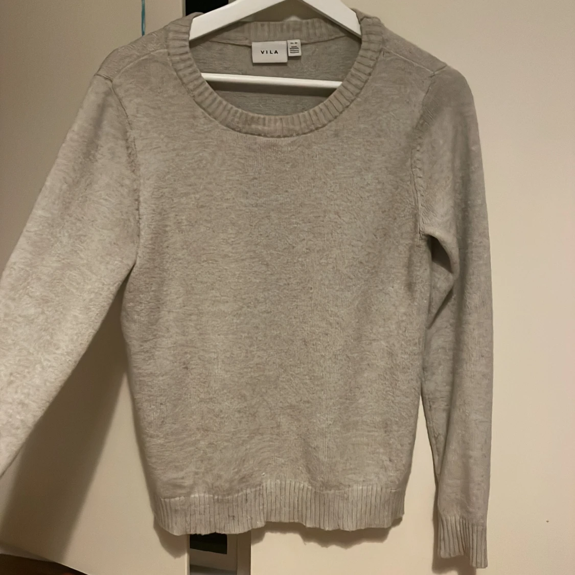 Beige stickad tröja - 90