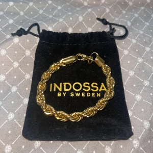 Cordell armband 8mm -  köpte den en månad sen och använt den jätte fåtal gånger, har inte tappat färg en ända litten kvitto också om man vill ha det.   19cm lång 8mm (milimeter)  Skriv för mer frågor eller info