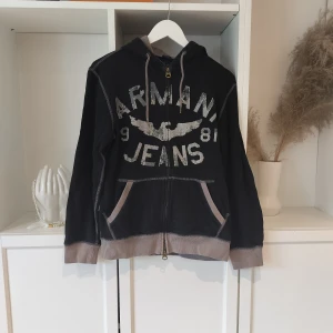 Armani jeans hoodie  - Armani jeans hoodie i strl M 