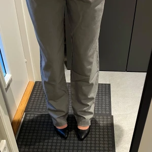 gråa kostymbyxor - gråa kostymbyxor