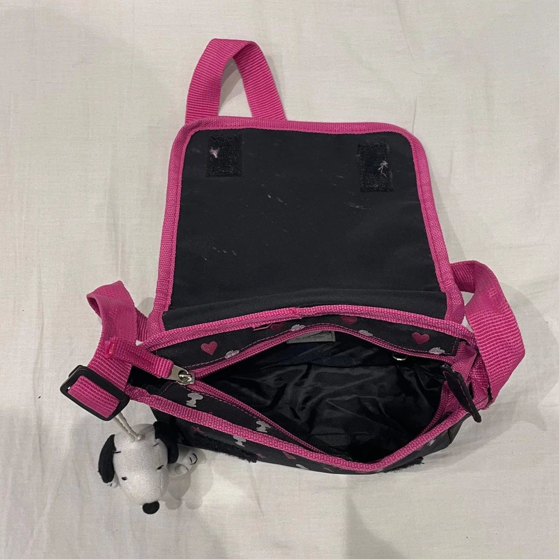 Svart och rosa axelväska med Snobben-motiv💕 - 91