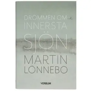 Drömmen om innersta sjön är en andlig resa grundad i vår tids problematik. Martin Lönnebo skriver om jordens kris och om själens kris, och hur de hänger ihop. Lönnebo tar avstamp i klimatdebatten och i en tid då det finns mycket som distraherar. ”Vägen till tro går via stillhet och relation” menar Martin Lönnebo som kallar boken för sitt andliga testamente. Drömmen om innersta sjön är en fristående fortsättning på Pärlälven. Med hjälp av boken och med Frälsarkransen i handen följer läsaren med Martin runt den vackra fjällsjön. Tillsammans stannar de till för meditation och bön. Boken ger andlig vägledning och erbjuder meditationer och bön i Frälsarkransens och Martin Lönnebos anda. Upplägget med olika vandringar gör att den fungerar väl för ett antal träffar eller boksamtal. Meditation erbjuds allt oftare i församlingar vilket öppnar för ytterligare ett användningsområde för boken.    Format Inbunden   Omfång 189 sidor   Språk Svenska   Förlag Verbum AB   Utgivningsdatum 2020-02-17   ISBN 9789152638163  