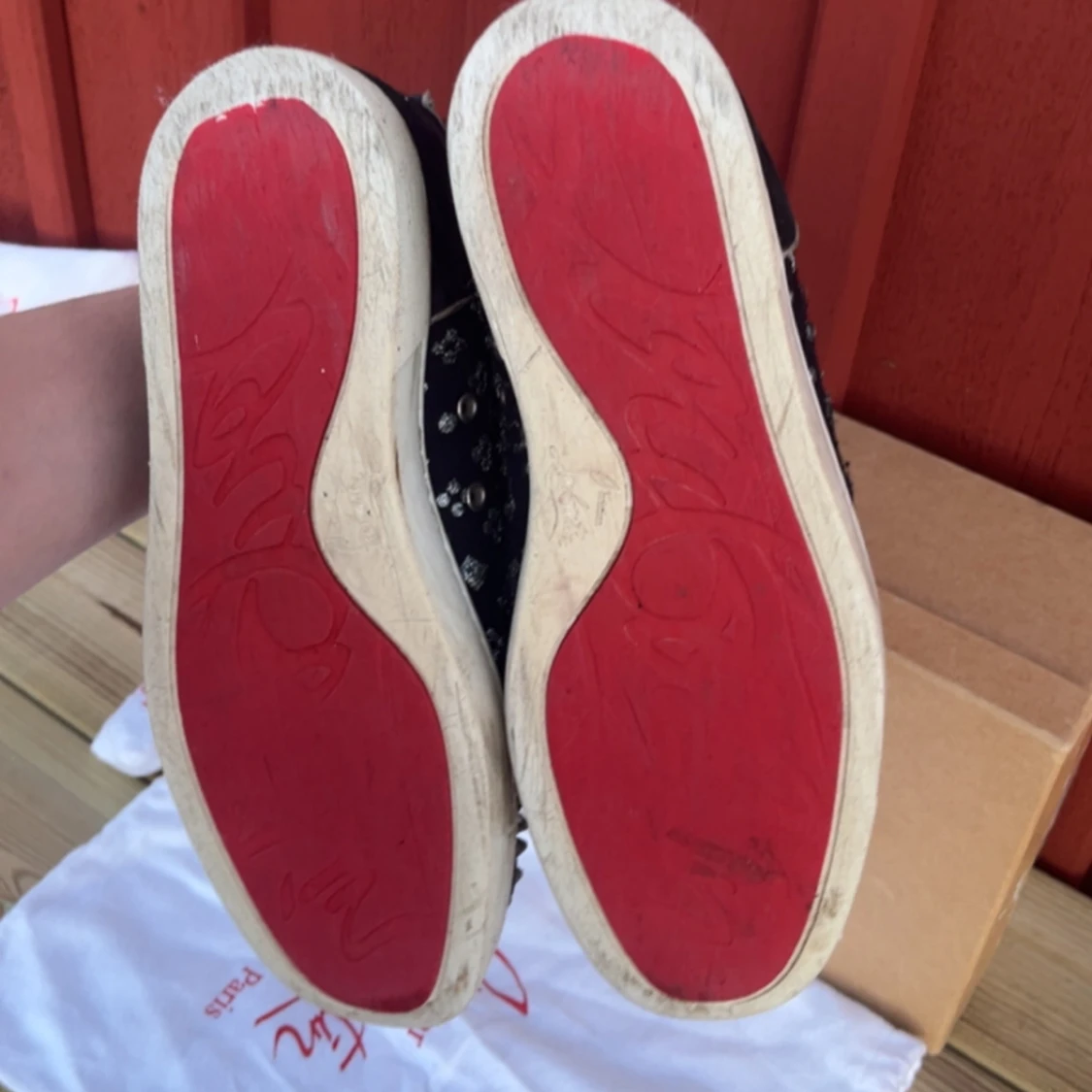 Svarta sneakers med nitar från Christian Louboutin - 91