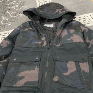 Camouflagejacka från Michael Kors  - Nypris-1600kr