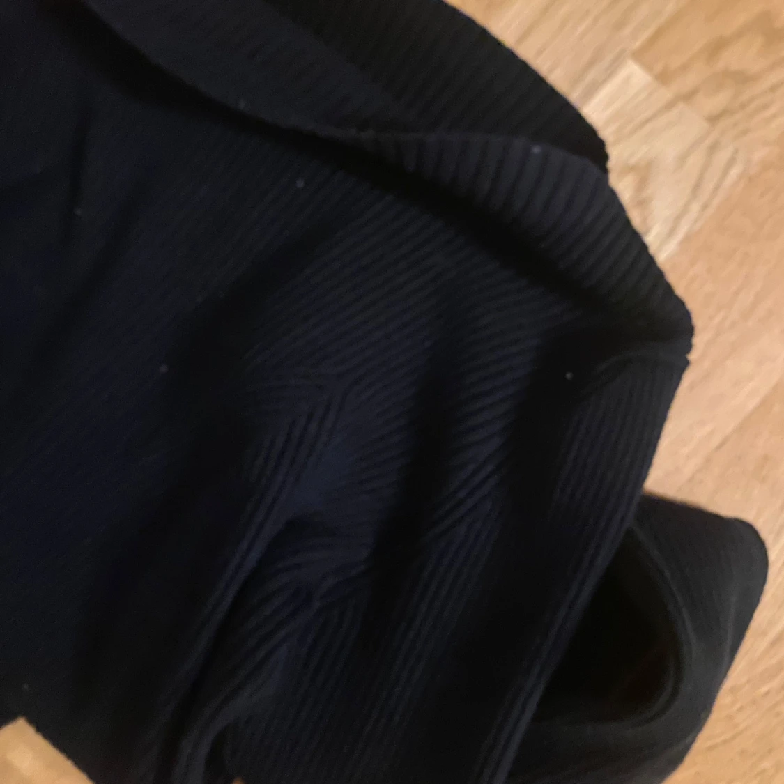 Svart ribbad tröja - 90