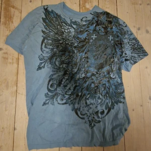 Xzavier - Otroligt fet tisha från xzavier, sjukt tryck har gått bort lite här o där men de fof fett. Jag i bilden är 178cm. Ser mycket bättre ut irl än på bilderna, vissa delar av trycket är reflekterbart ☀️😍