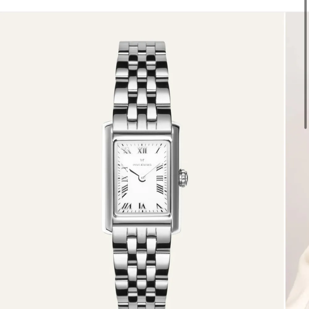 Säljer min klocka från mockberg ”timeless” i silver. Fick i present för ett tag sedan och använd mycket men den ser som ny ut! Inte ändrat eller bytt något på den. originalförpackning med skydd och extra länkar tillkommer🥰. Asusteet.