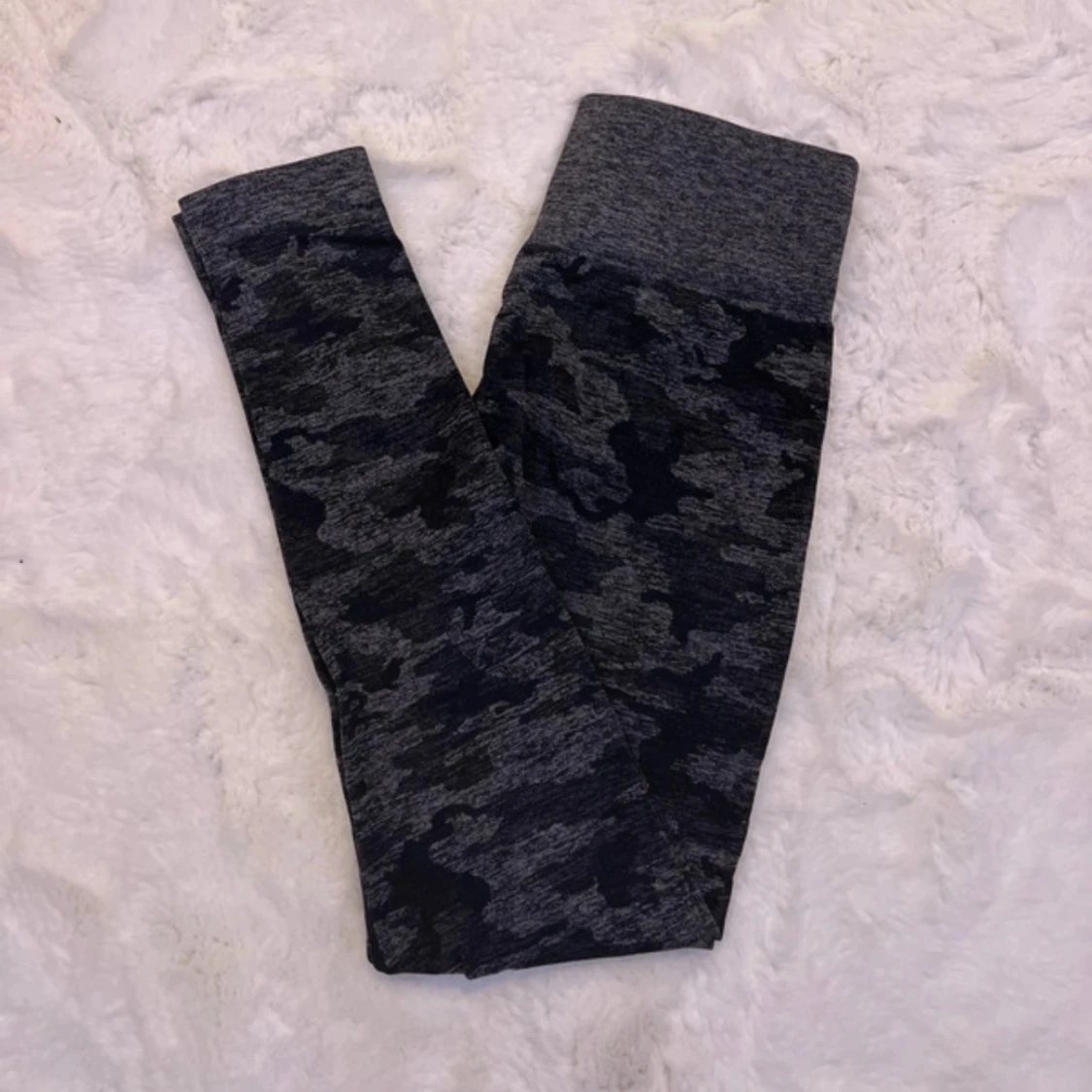 Grå camo leggings från Gymshark - 91