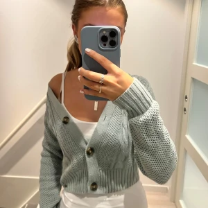 Mintgrön kofta - Jättefin kofta från hollister! Denna kommer tyvärr inte till användning längre 💕 I storlek XS.