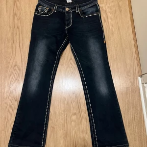 True religon jeans  - Säljer mina snygga true religon jeans i mycket bra skick. Hör av er om mått eller fler bilder🔥