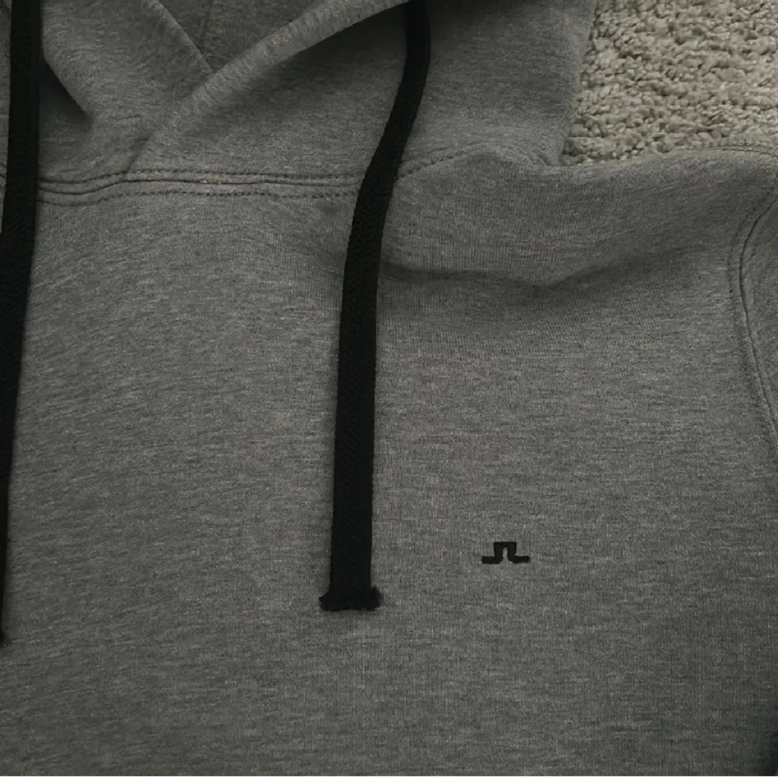 Grå hoodie från J.Lindeberg - 90