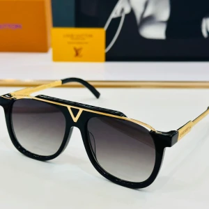 Lv glasögon - Lv glasögon, finns i fler modeller och färger! Skriv DM för mer info eller intresse✅