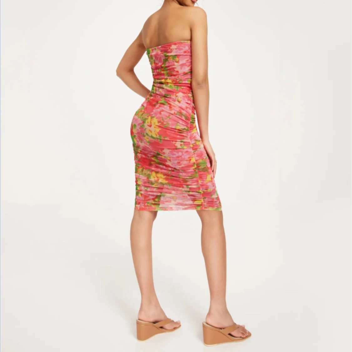 Färgglad axelbandslös klänning - 90