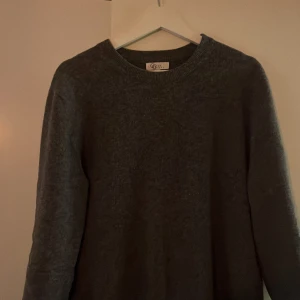 Garde Grisch Kashmir tröja  - Garde grisch tröja nypris 849kr ej använd 