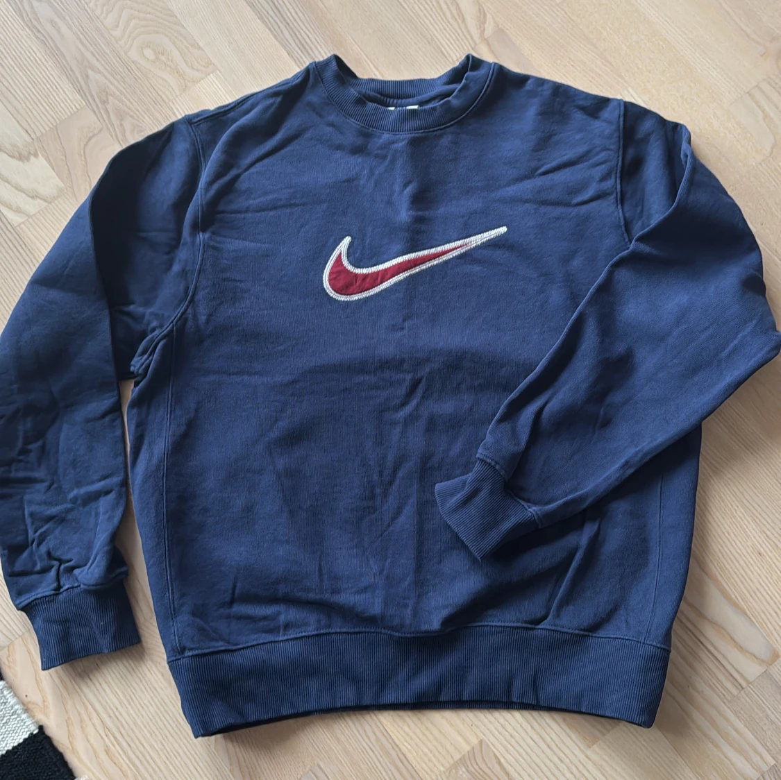 Mörkblå sweatshirt från Nike