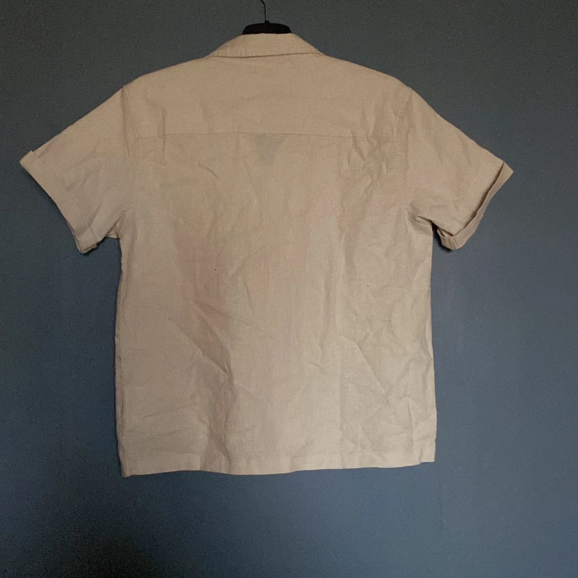 Beige kortärmad skjorta från Marie Serneholt - 92