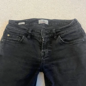 Ltb jeans  - Säljer dessa ltb jeans då de har blivit för små för mig. Jeansen är i jättebra skick och har inga defeker. Skriv om ni vill ha fler bilder och priset kan diskuteras💗