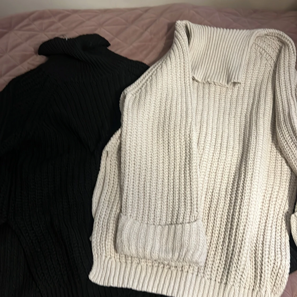 Svart och vit stickade polotröjor - 92