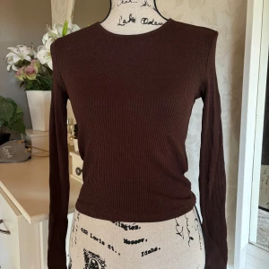 Ribbad topp - Brun ribbad topp, endast testad!🤎