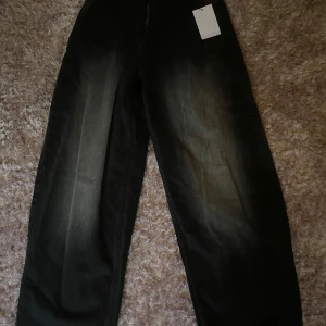 Bershka jeans  - Helt oanvända , super bra skick Säljer dessa för de va försmã