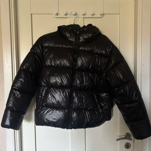 Jacka lager 157 - Jacka ifrån lager 157 som är använd max 1 gång. Super snygg och bekväm!