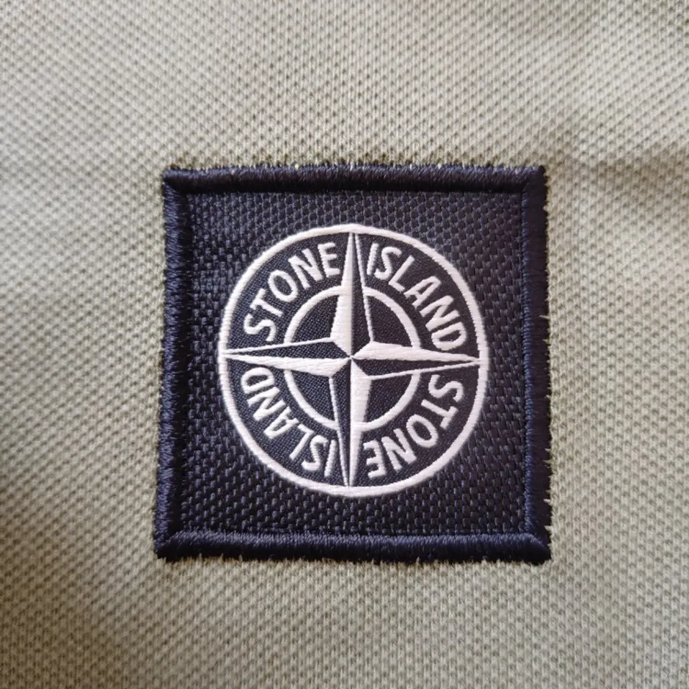 Stone island tröja, cond 9/10, kom dm för fler frågor❤️. Hoodies.