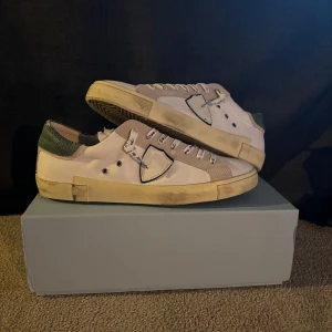 Philippe Model skor grön/vit - Helt nya & box ingår!  Storlek 43  Vid frågor/funderingar, skicka ett meddelande!