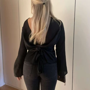 Blus öppen rygg  - Så fin blus med öppen rygg 💕💕
