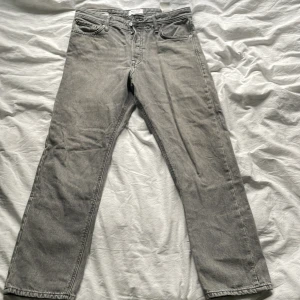 Jack & Jones jeans  - Gråa snygga jeans från Jack and Jones som inte används längre.