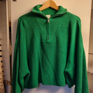 Grön stickad tröja från C.W - Varumärke: C.W Skick: bra Passform: boxig, något kort 