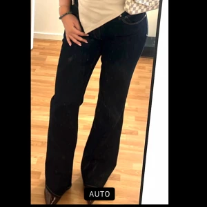 Abrand jeans - Säljer dessa jeans från abrand, super fina i modellen och man får super fin form! (Nypris 999kr) 