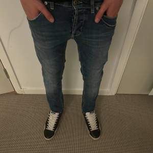 Feta dondup jeans | skick: 8/10 | Size: W31, Midjemått: 80 cm, Innerben 76 cm, benlängd 94 cm | Hör av dig vid frågor så besvarar vi de mer än gärna 🙌|