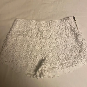Spetsshorts - Supersnygga spetsshorts storlek S!💗 Skriv privat om fler bilder önskas💗Pris kan absolut diskuteras!