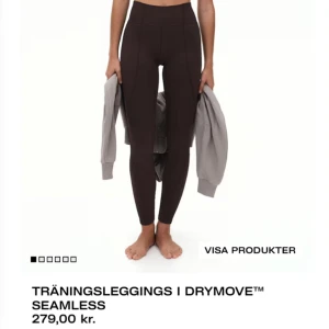 Komplett gym sett - Nytt skick  Tights+tröja+gym jacka Original pris: 1 031 kr Nypris: 500 kr Skriv vid intresse Fraktas efter betalning ✔️
