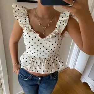 Hm topp!💕🌟 - (Två första bilderna lånade)  Jätte fin prickig topp från hm!!!💕💕